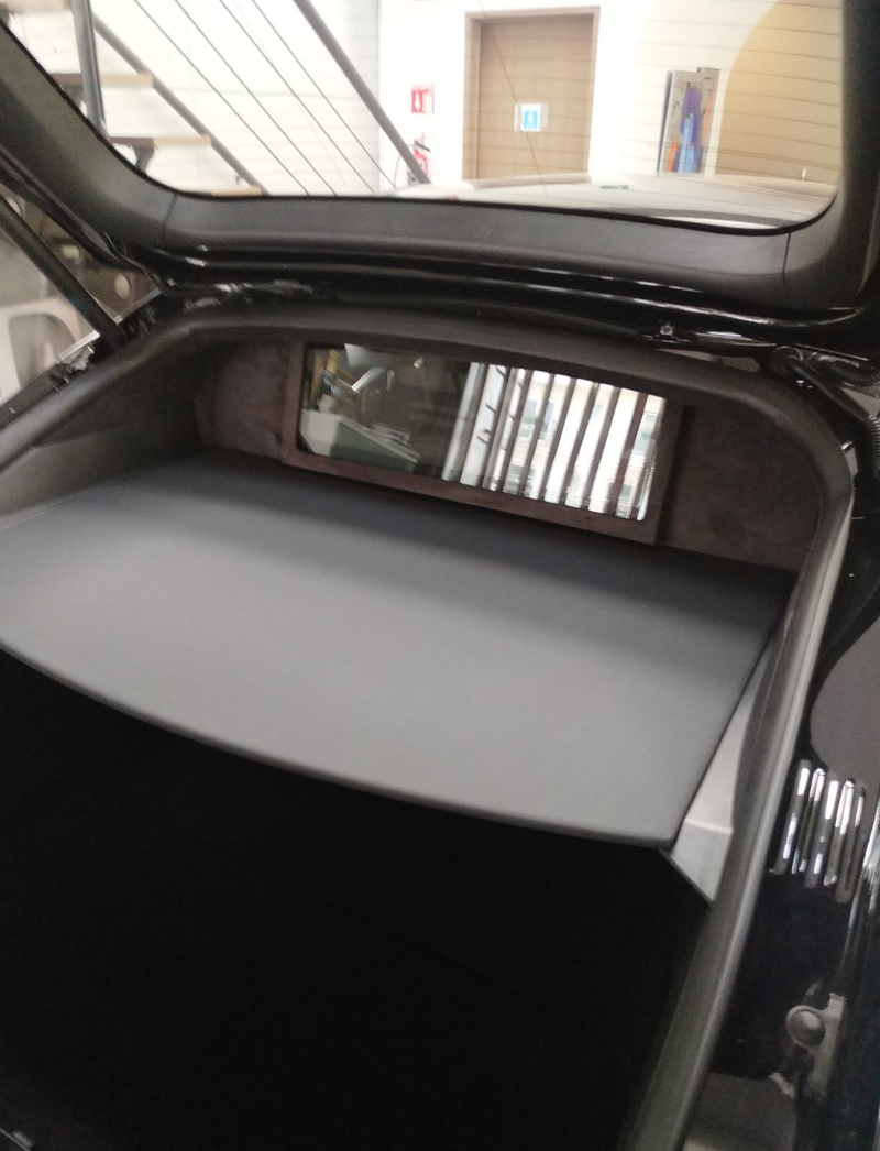 Illustration for article titled Does anyone want a bulletproof Tesla model S for 3.2 million pesos?
